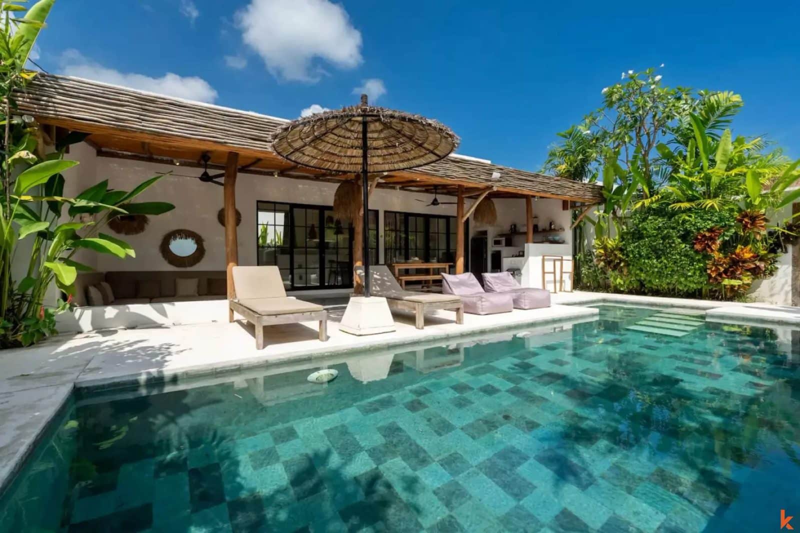 Tropical Retreat Two Bedroom Property with Modern Comforts in Nyanyi