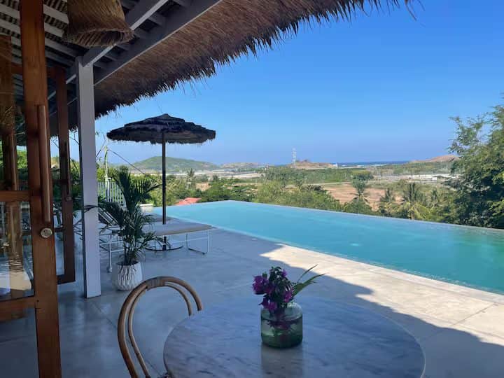 4-bedroom freehold villa in Kuta (Lombok) — photo 2 of 5