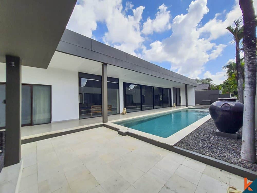 Modern Four Bedrooms Villa for Lease in Umalas