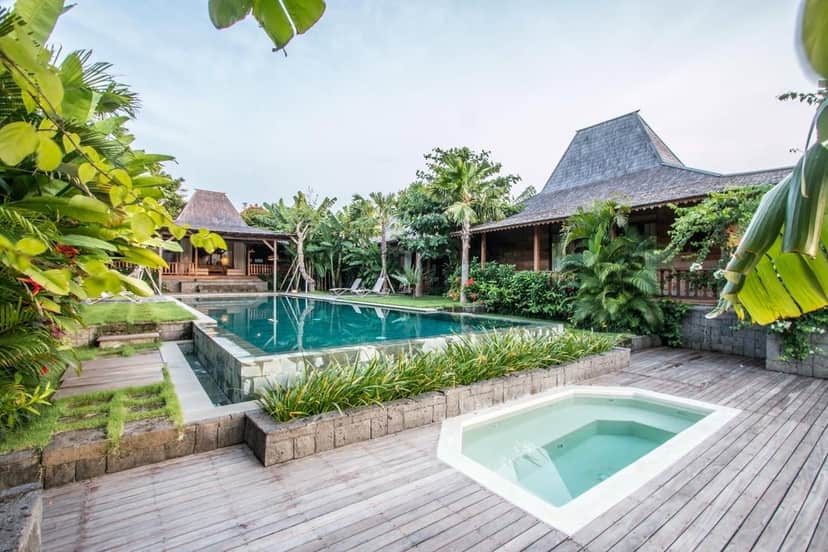 7-bedroom leasehold villa in Kerobokan — photo 3 of 5