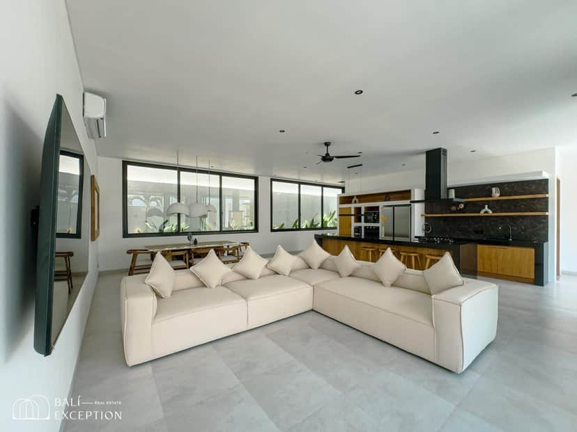 4-bedroom leasehold villa in Pererenan — photo 2 of 5