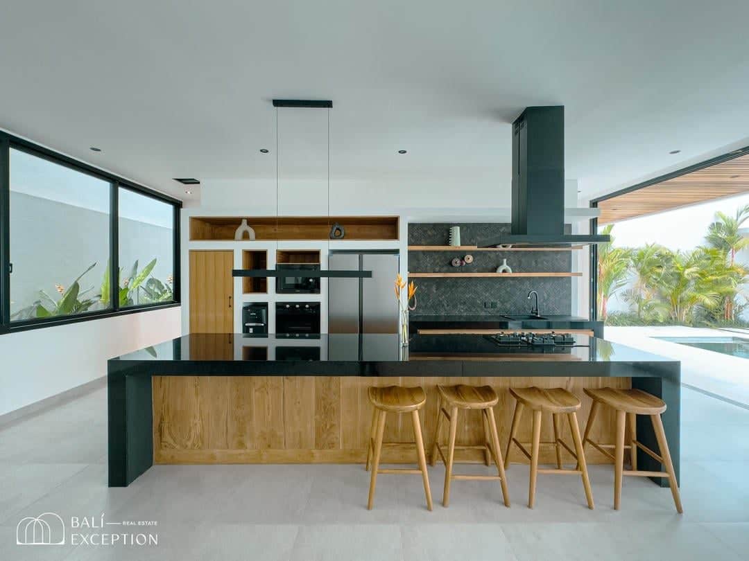 4-bedroom leasehold villa in Pererenan — photo 3 of 5