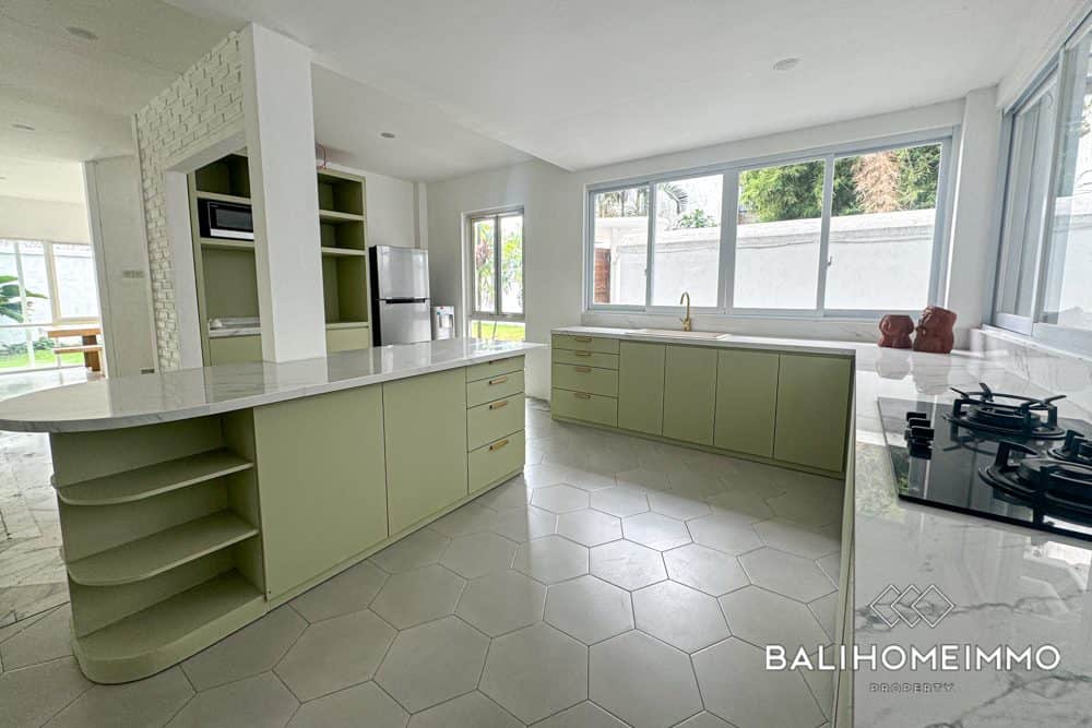 4-bedroom freehold villa in Seminyak — photo 4 of 5