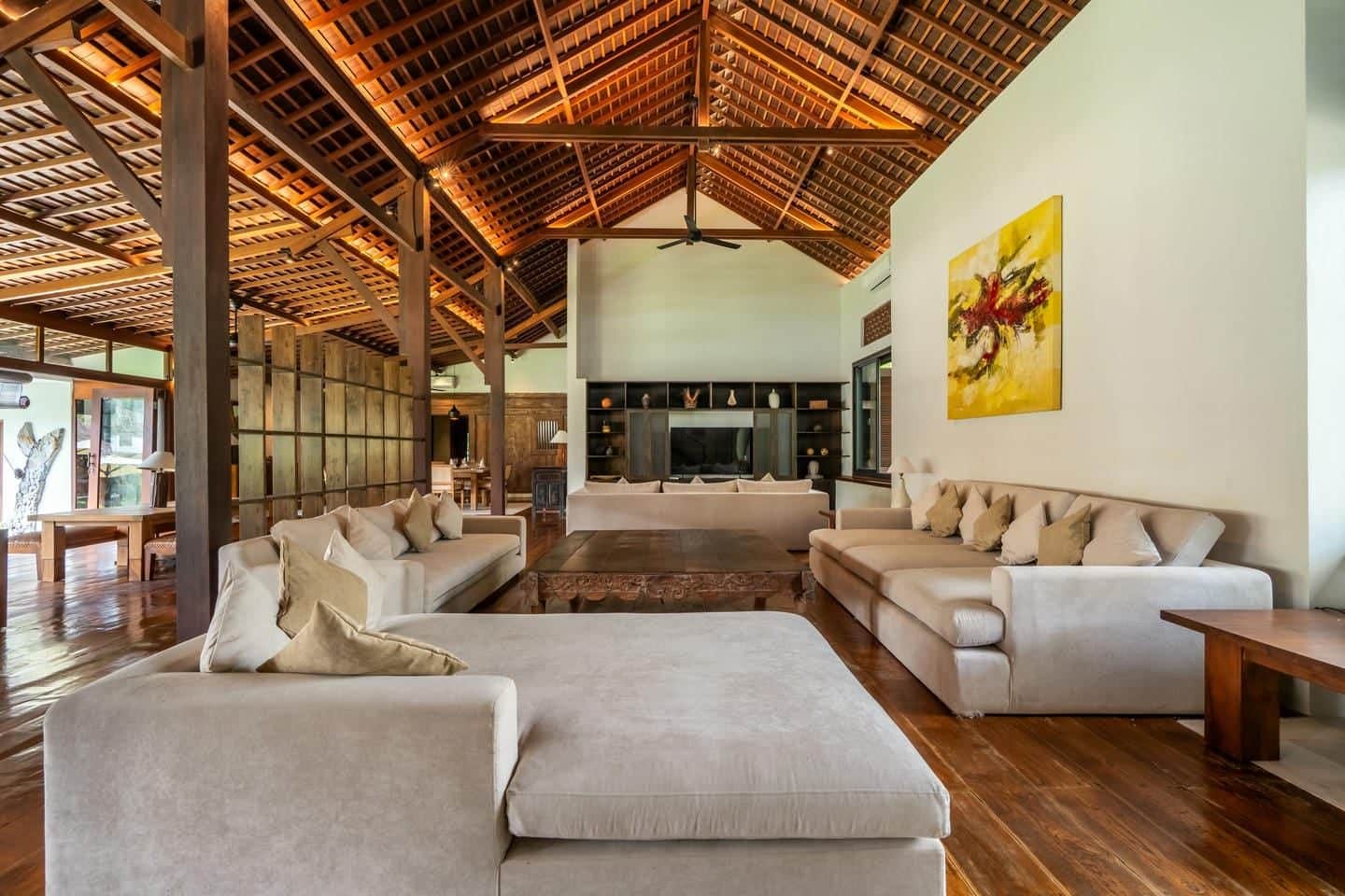5-bedroom freehold villa in Pererenan — photo 3 of 5