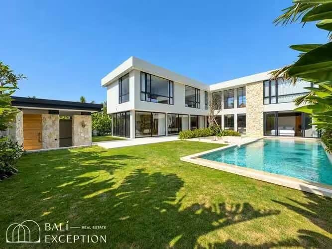 Elegant 5 Bedroom Villa for Sale Leasehold in Umalas Bali