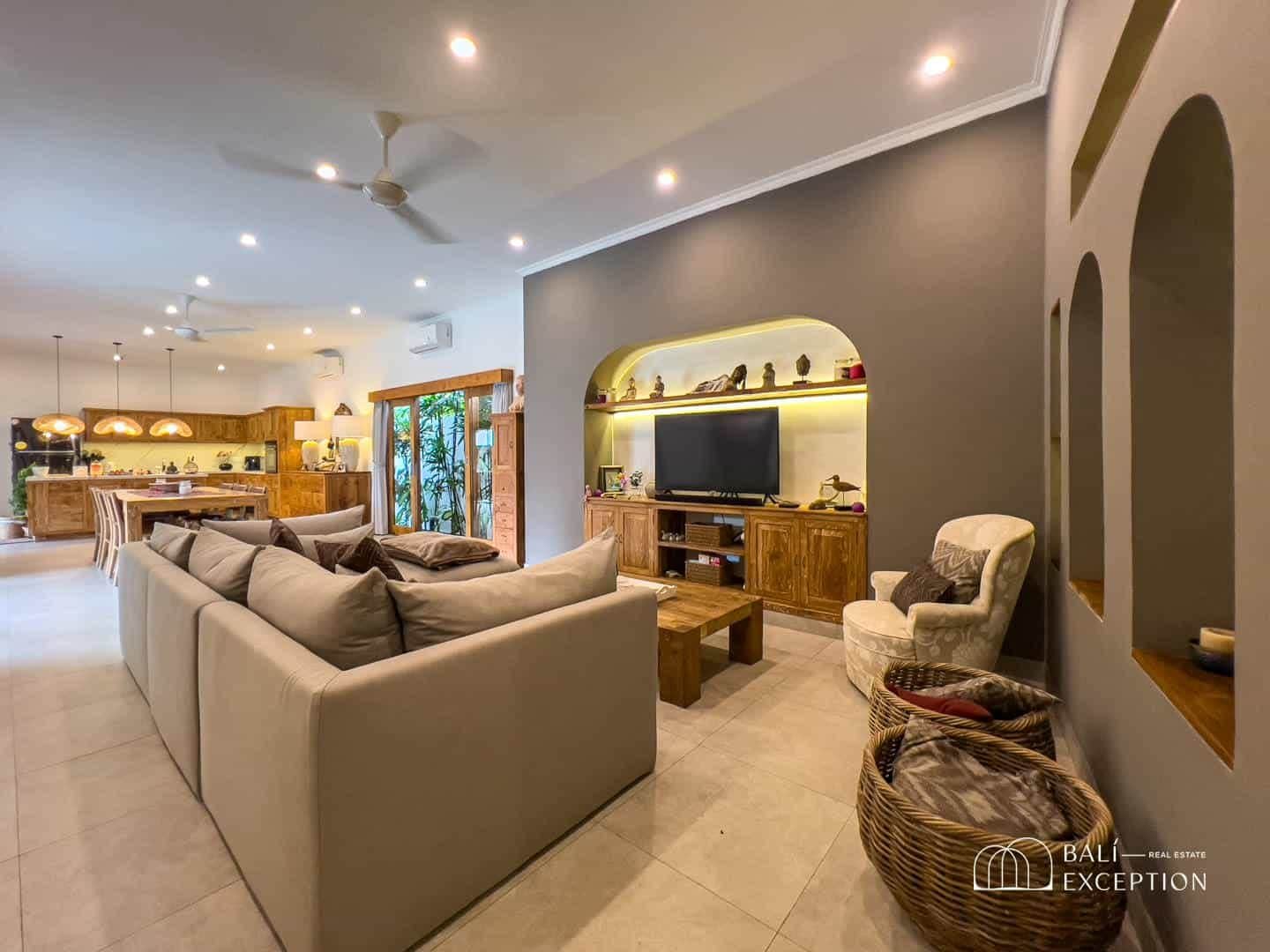 4-bedroom leasehold villa in Buduk/Mengwi — photo 2 of 5