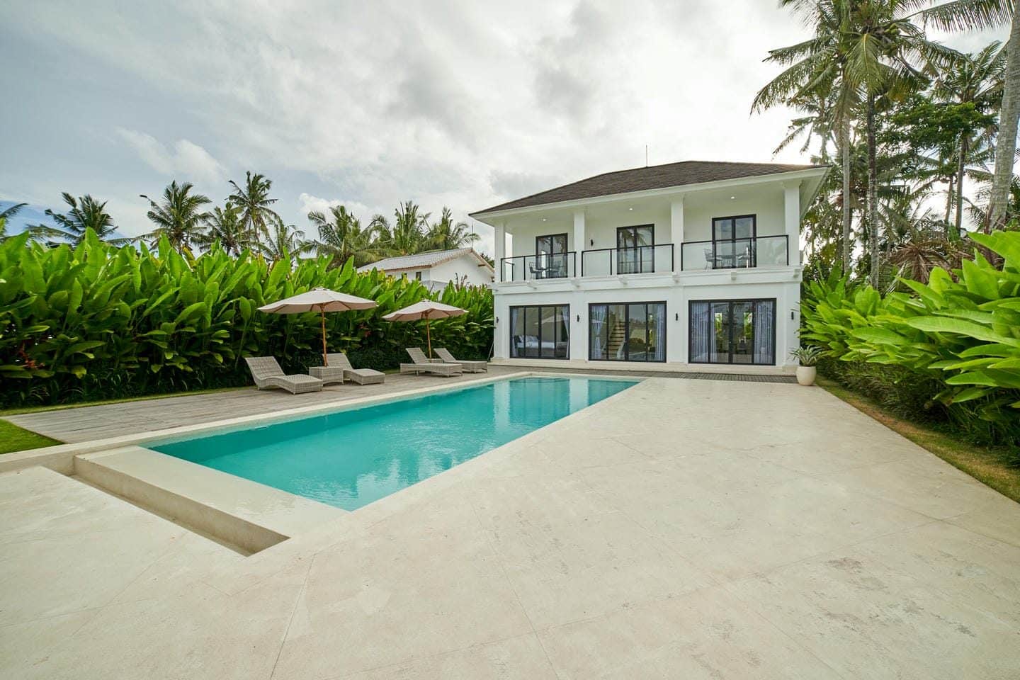 Rice Field View Modern Tropical 3 Bedroom Villa for Sale Leasehold in Ubud