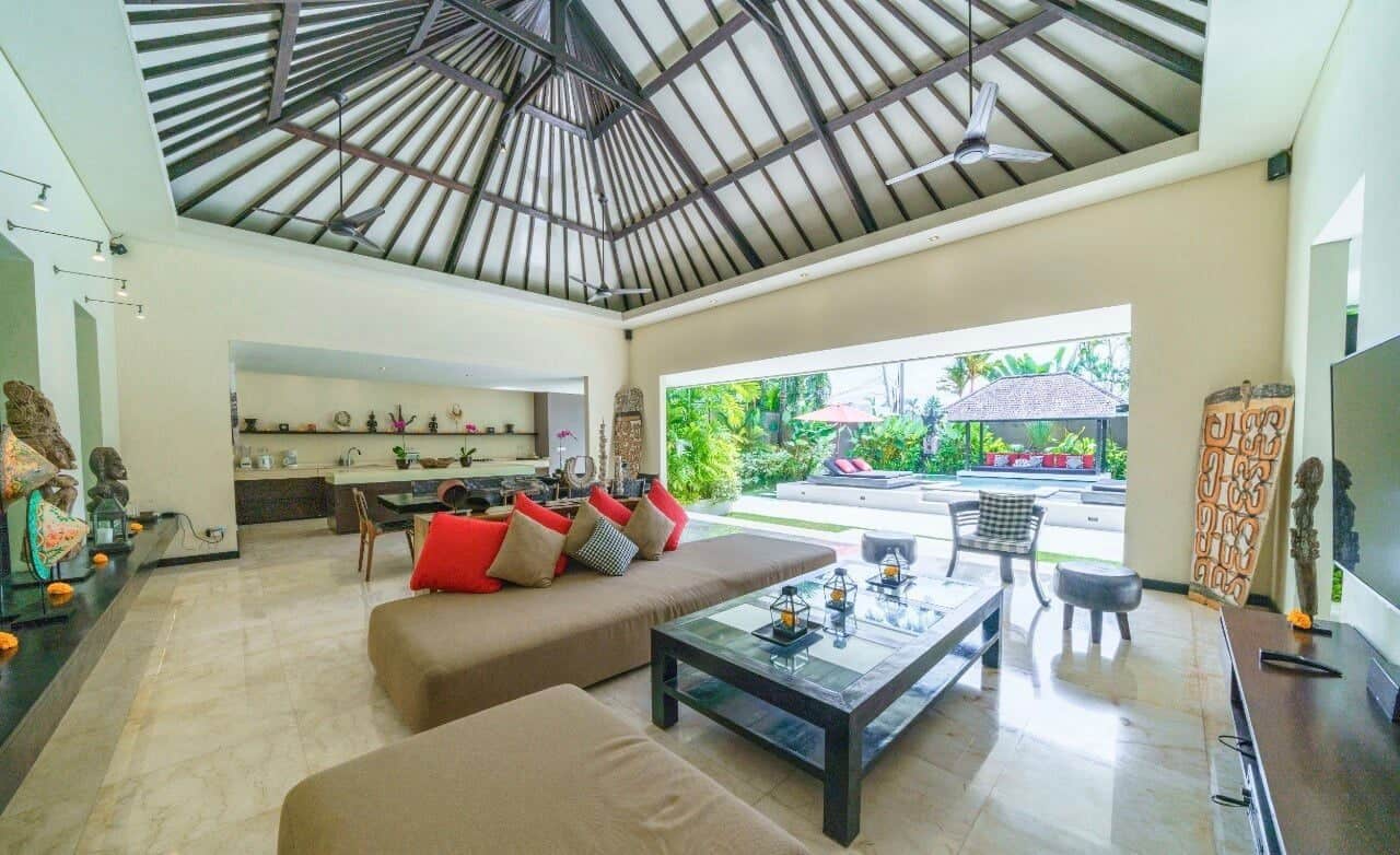 4-bedroom leasehold villa in Canggu — photo 2 of 5