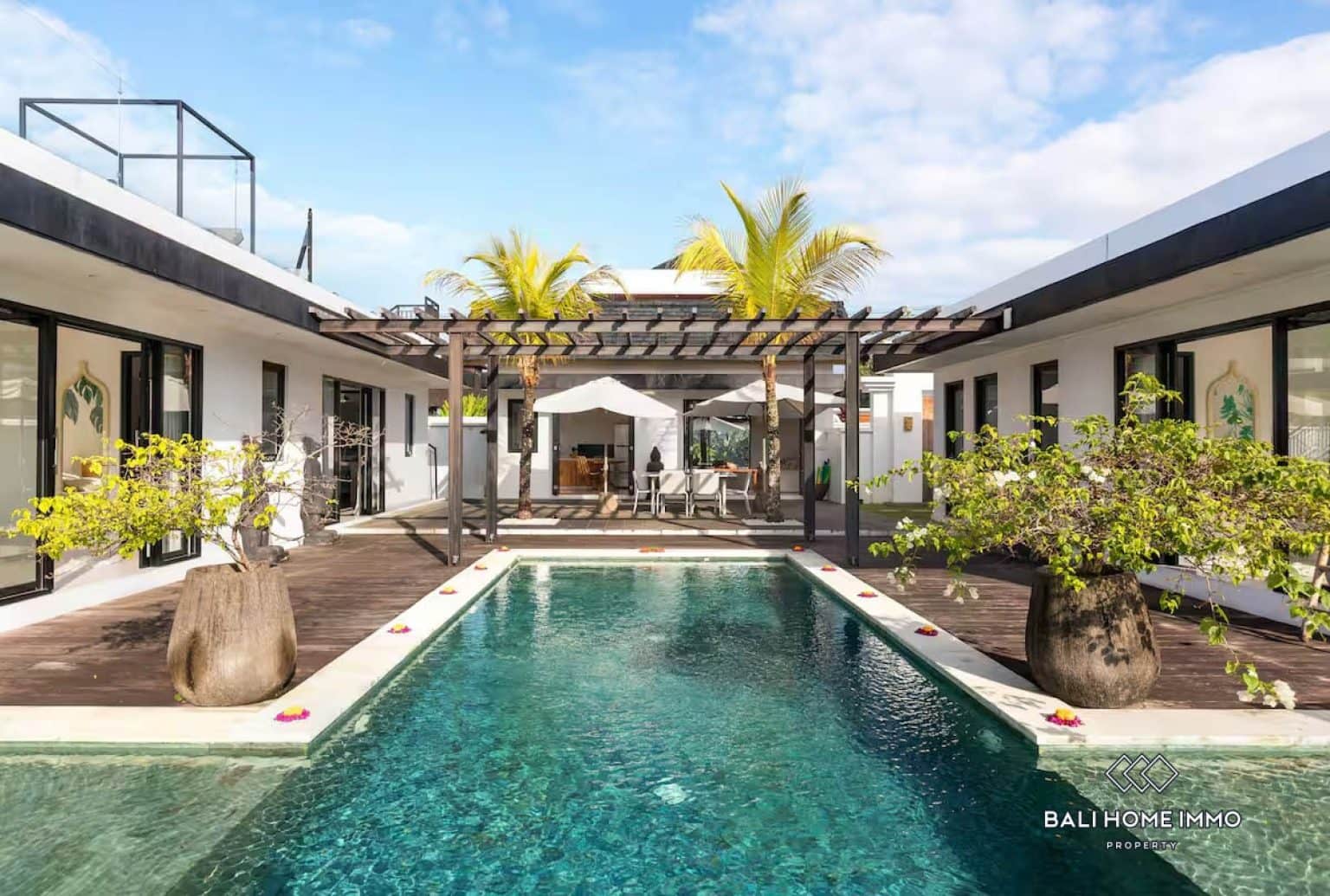 Modern 3-Bedrooms Villa With Ricefield View For Sale and Rent in Pejeng Ubud