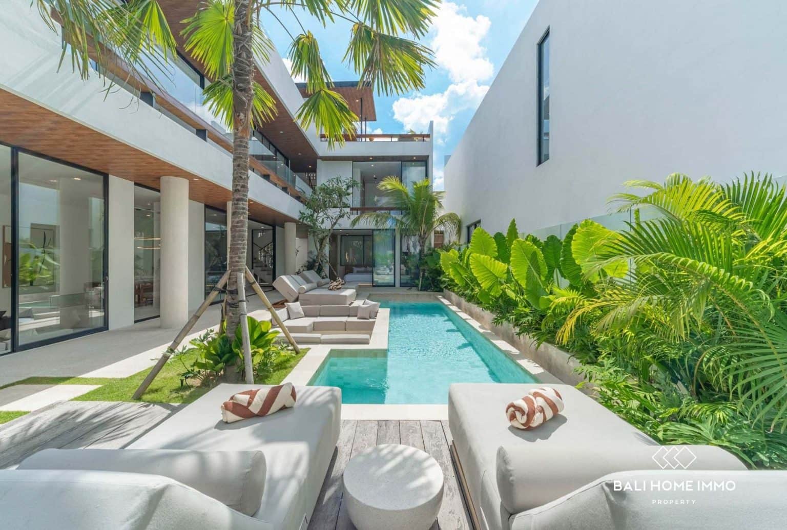 4-bedroom leasehold villa in Canggu — photo 2 of 5