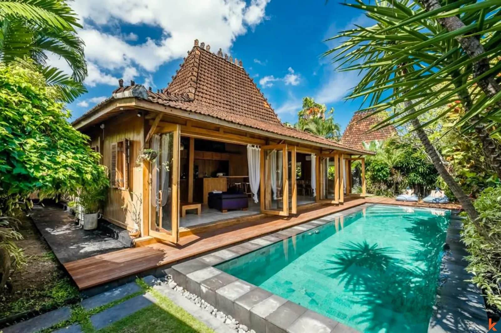 Gorgeous two bedroom leasehold joglo style property in Batu Bolong