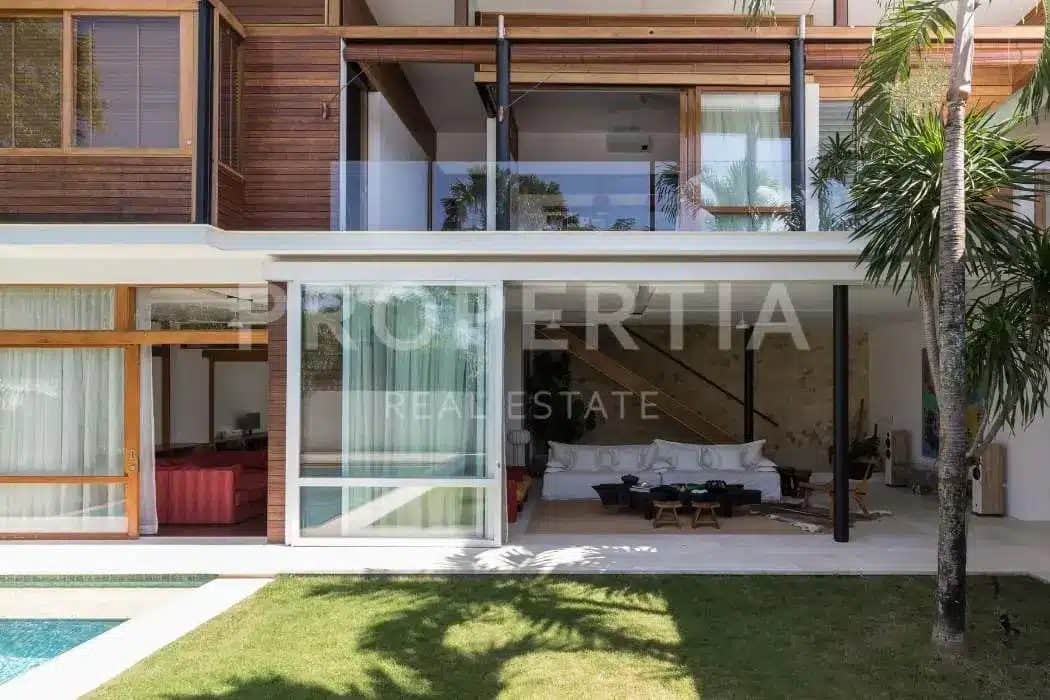 4-bedroom leasehold villa in Canggu — photo 2 of 5