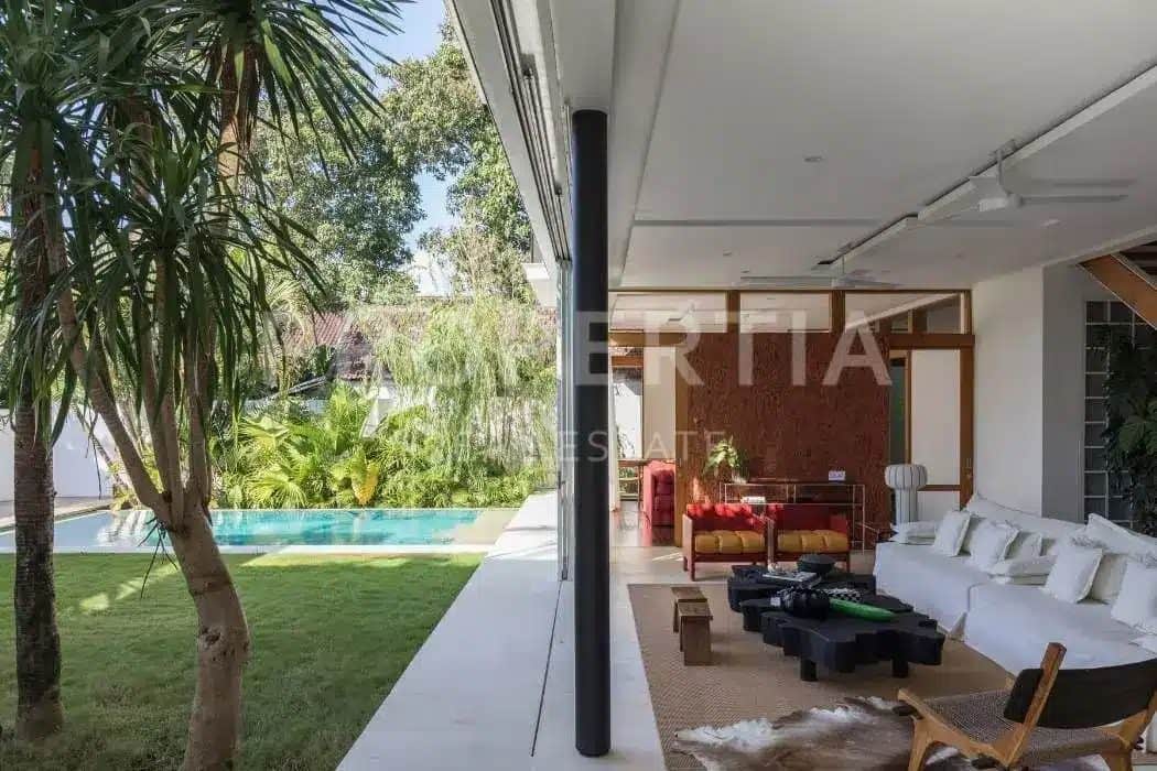 4-bedroom leasehold villa in Canggu — photo 3 of 5