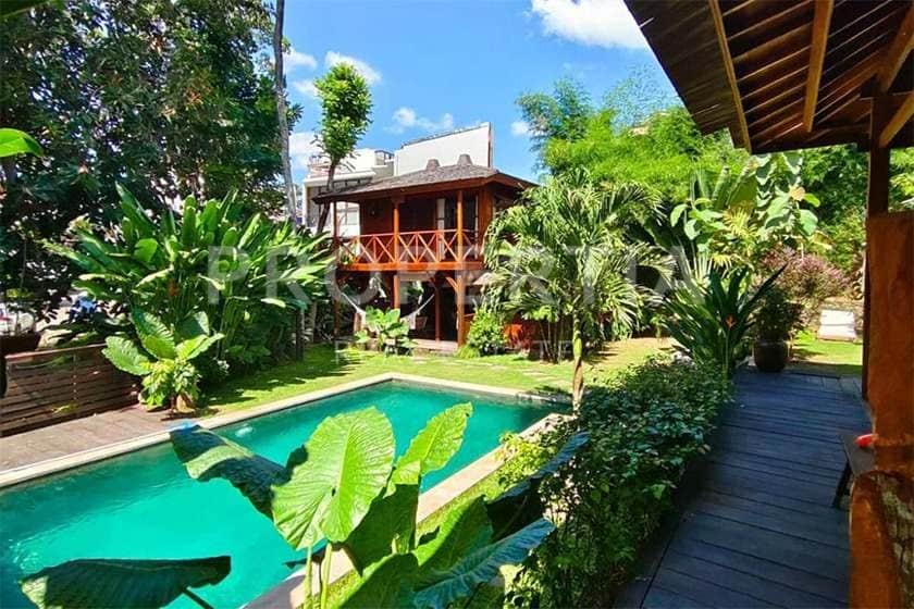 Stunning Joglo-inspired Wooden Villa with Private Guest Pavilion in Pererenan