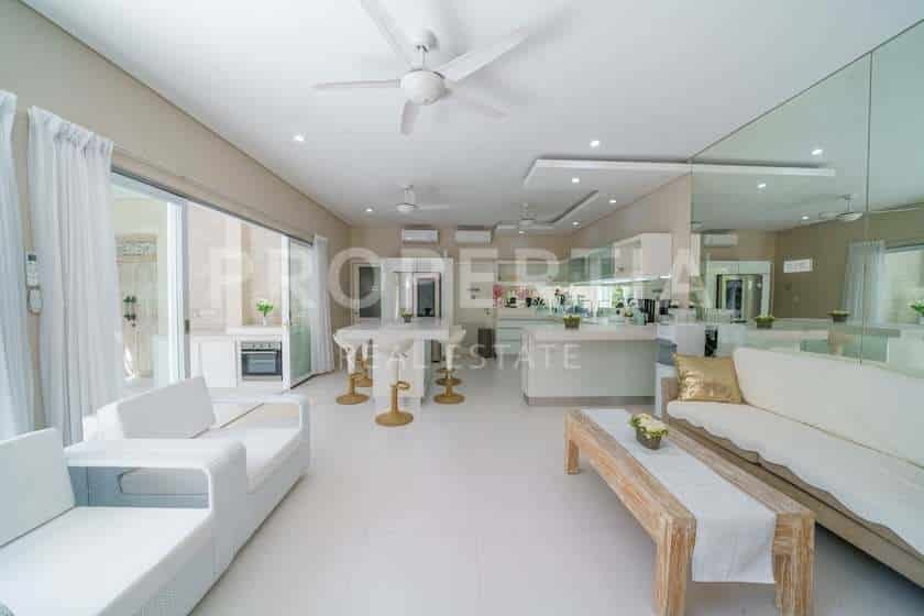 7-bedroom leasehold villa in Berawa — photo 2 of 5