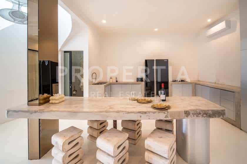4-bedroom leasehold villa in Canggu — photo 3 of 5