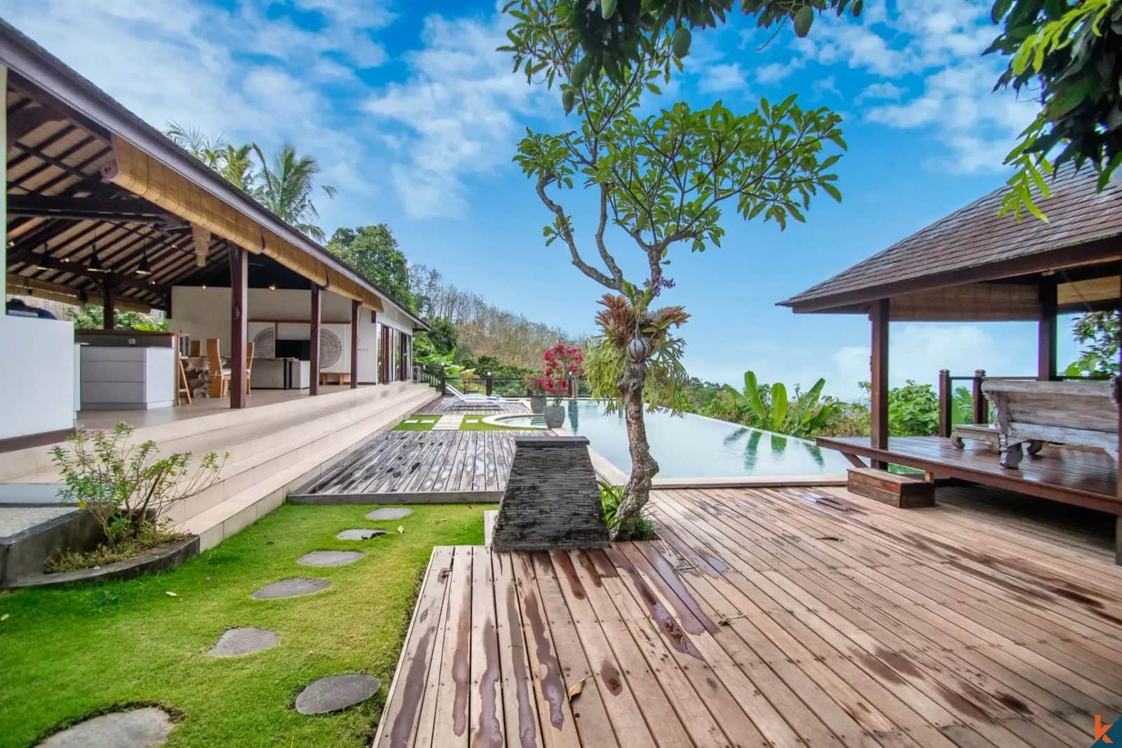 2-bedroom freehold villa in Lovina — photo 3 of 5