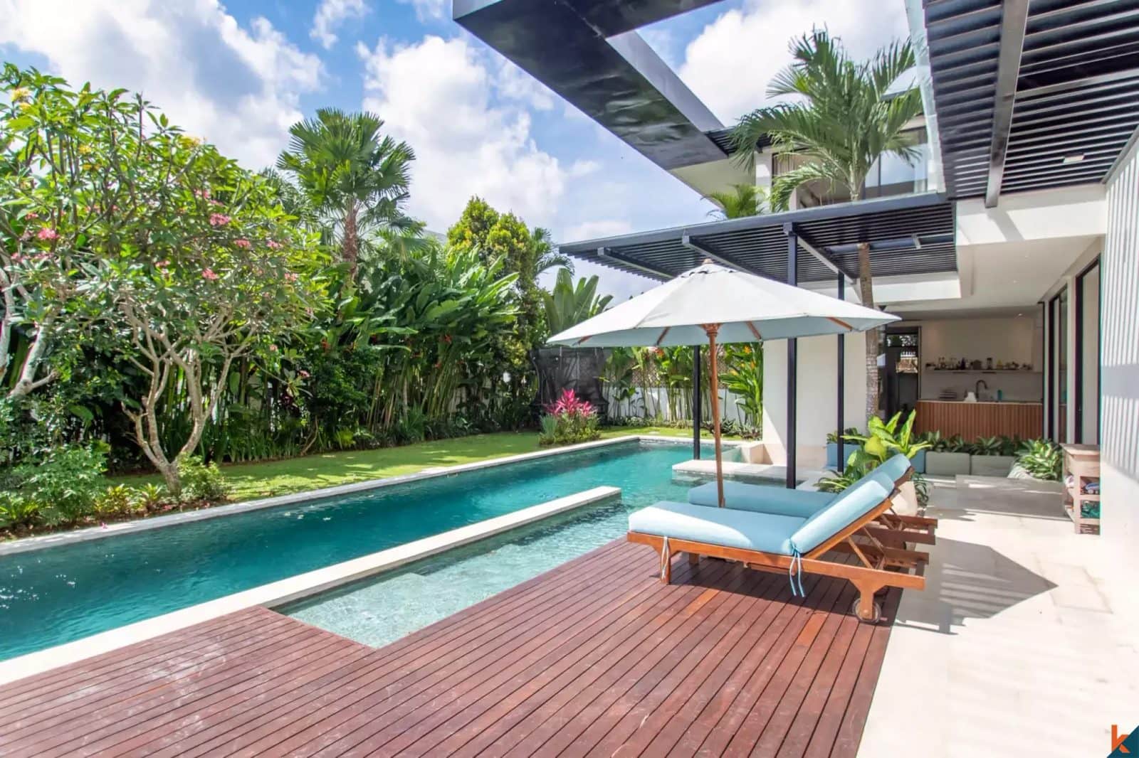 Amazing Four Bedroom Leasehold Property in Padang Tawang