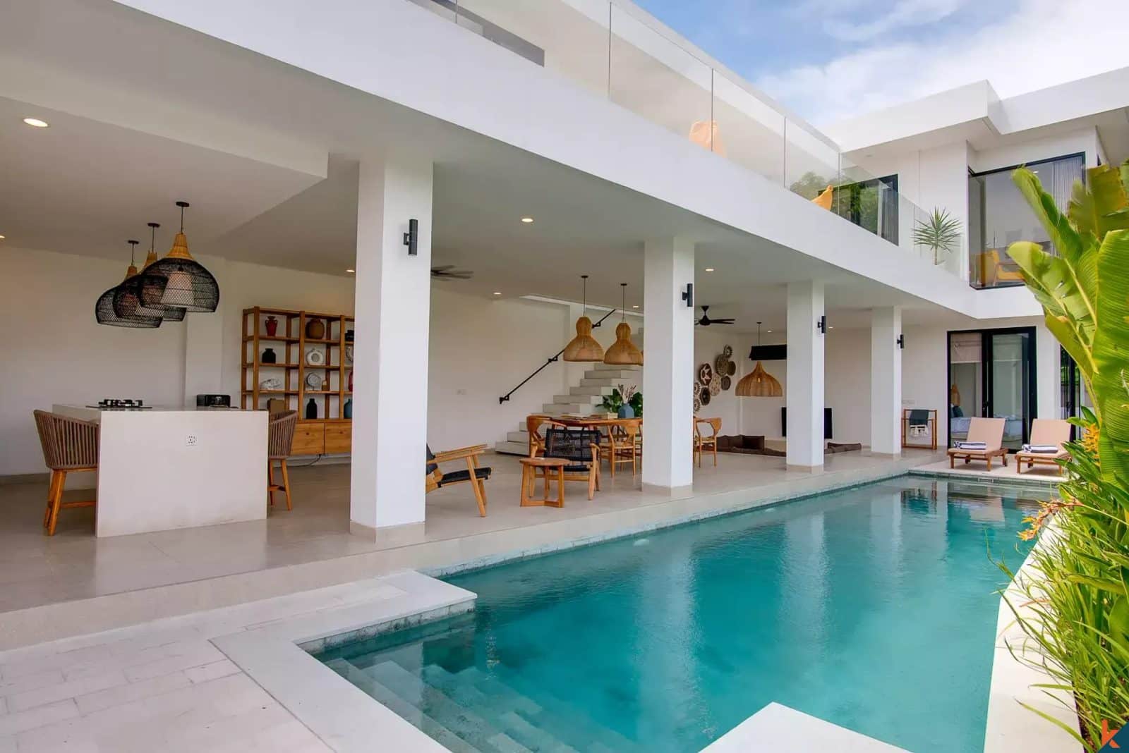 Serene 5-Bedroom Villa Surrounded by Tropical Beauty for Lease in Padonan