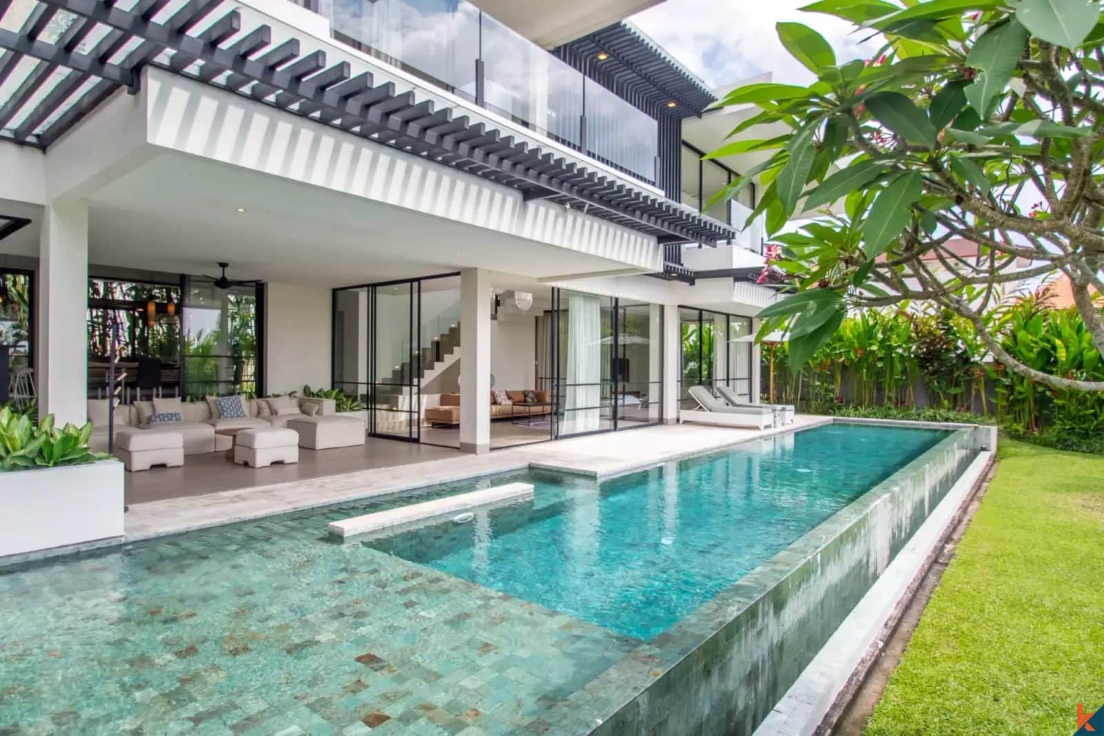 4-bedroom leasehold villa in Canggu — photo 2 of 5