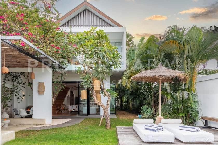Gorgeous Villa Walking Distance to the Beach