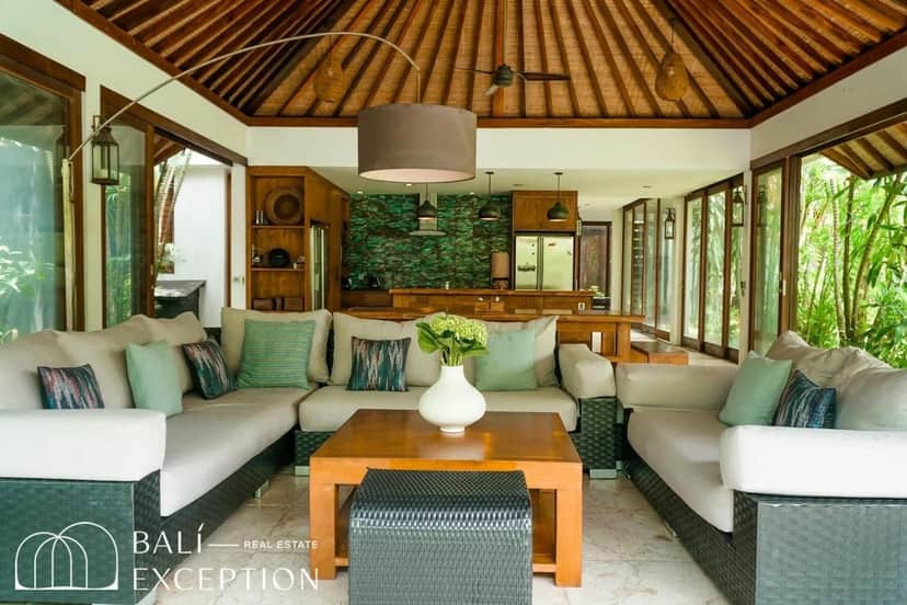 4-bedroom freehold villa in Jimbaran — photo 2 of 5