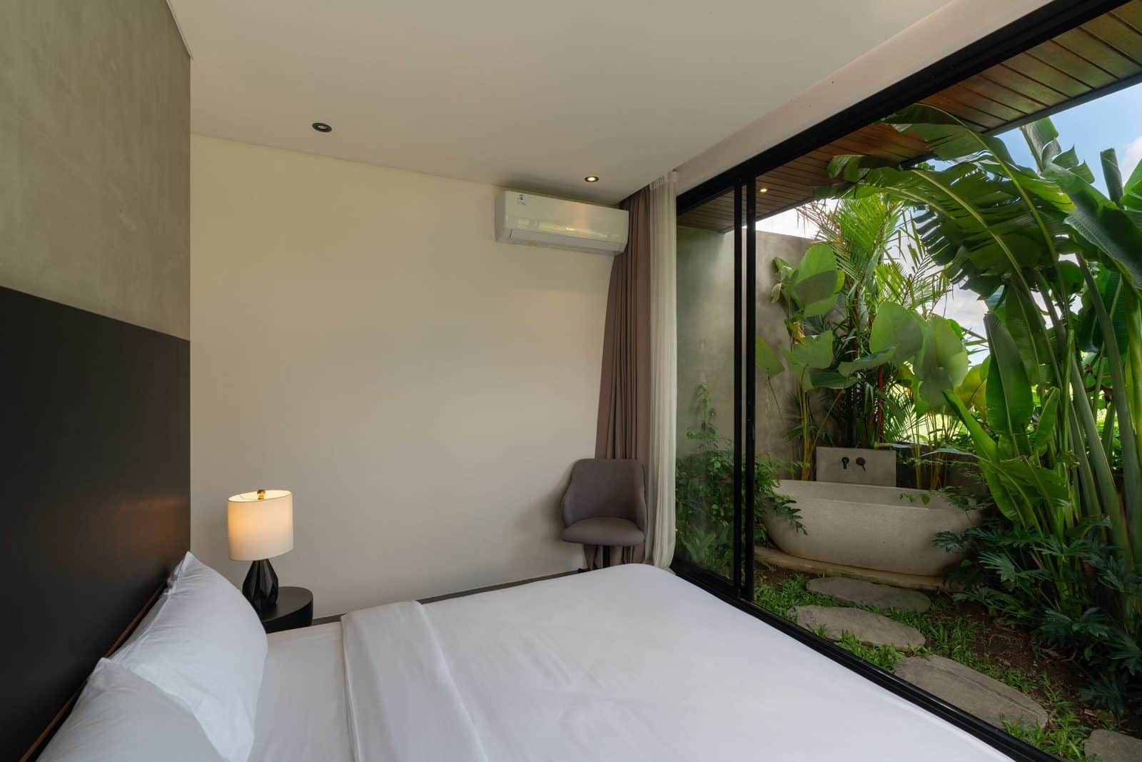 4-bedroom freehold villa in Canggu — photo 4 of 5