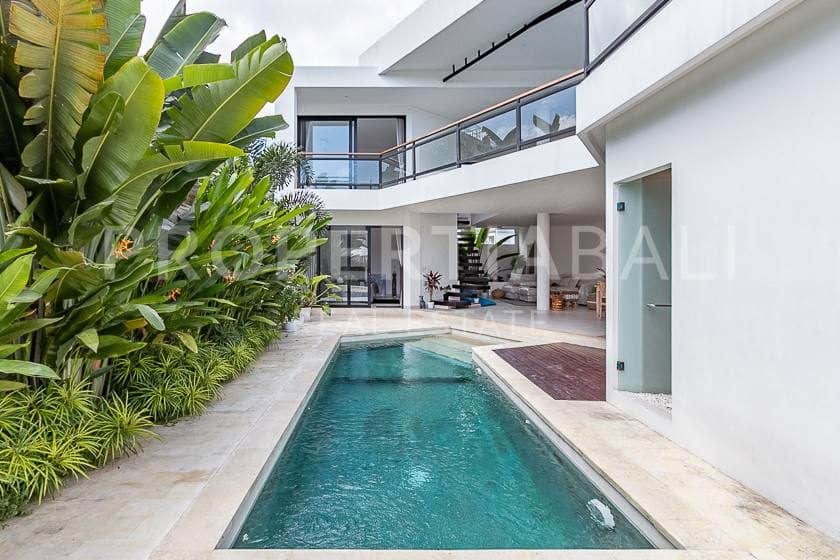 Modern Minimalist Villa in Tumbak Bayuh