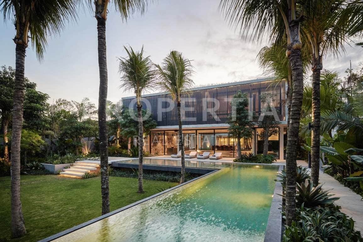 6-bedroom freehold villa in Pererenan — photo 2 of 5