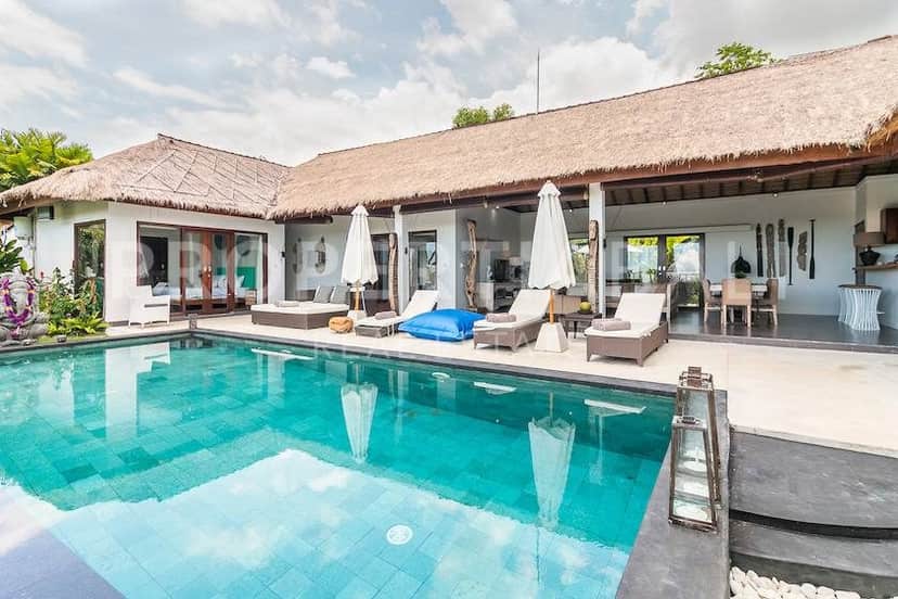 4-bedroom leasehold villa in Buduk/Mengwi — photo 2 of 5