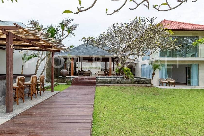 4-bedroom freehold villa in Buduk/Mengwi — photo 2 of 5