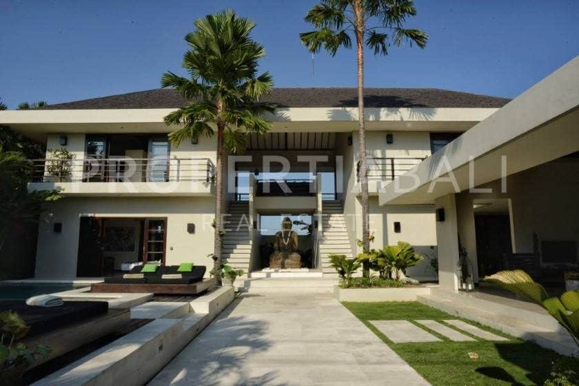 Luxurious Designed Villa Close to Berawa Beach