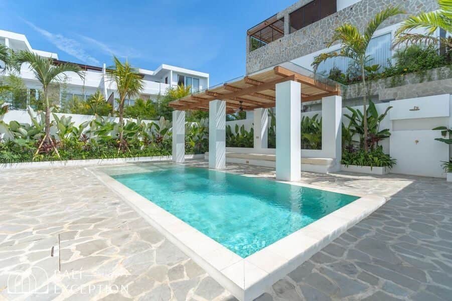 Luxurious 4 Bedroom Villa with Jacuzzi for Sale Leasehold in Cemagi