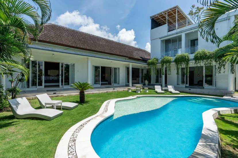 Modern Design 5 Bedroom Villa for Sale Leasehold in Canggu