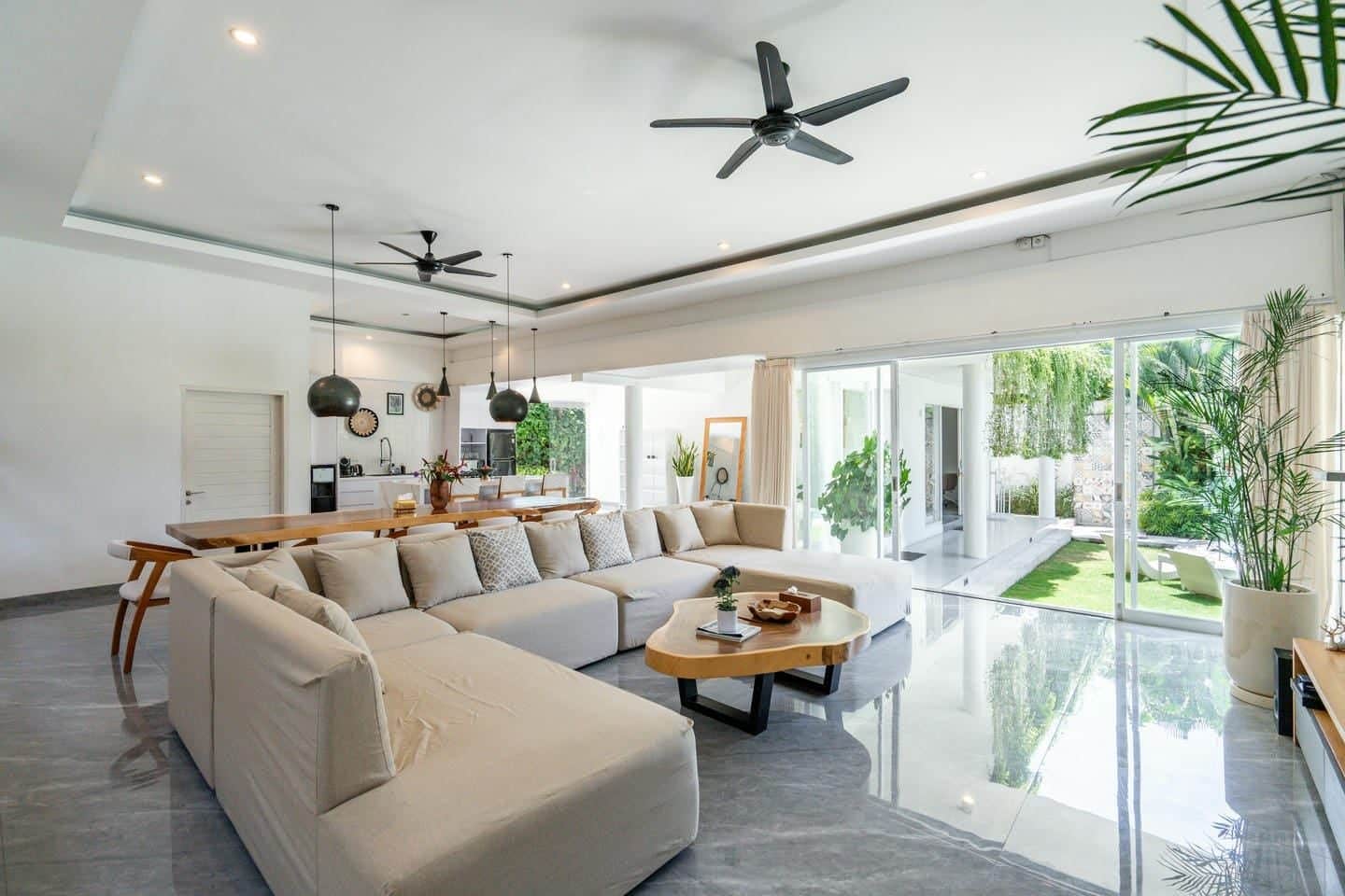5-bedroom leasehold villa in Canggu — photo 2 of 5