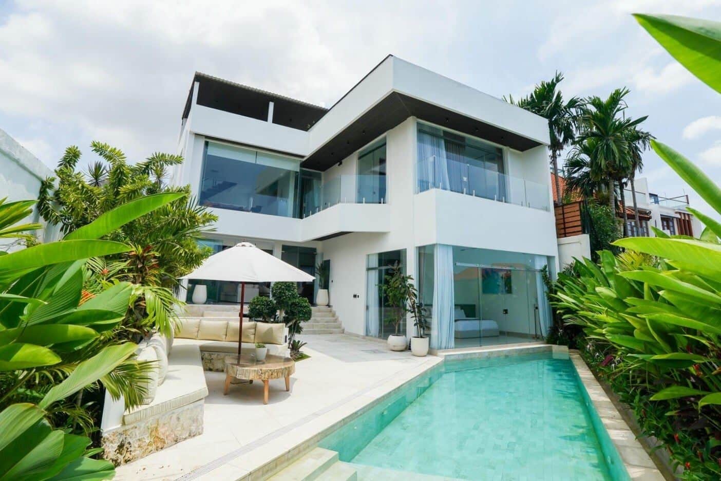Modern Tropical 5 Bedroom Villa for Sale Leasehold in Canggu