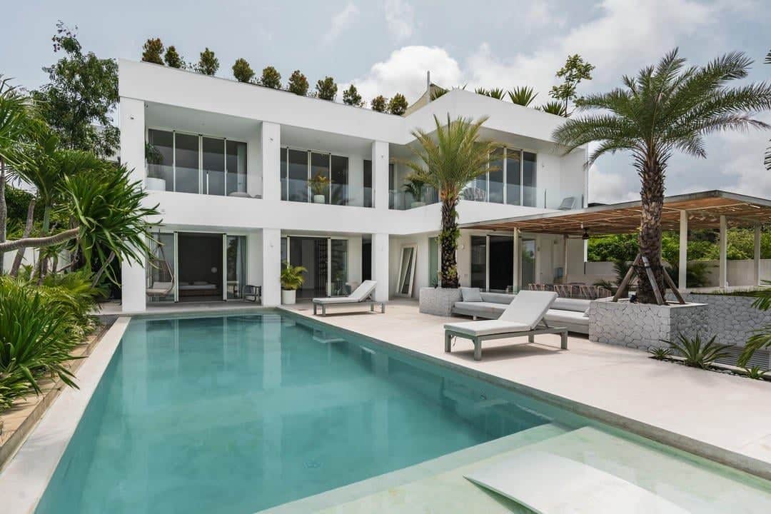 Beautiful and Luxury Villa for Sale Freehold in Bukit Uluwatu