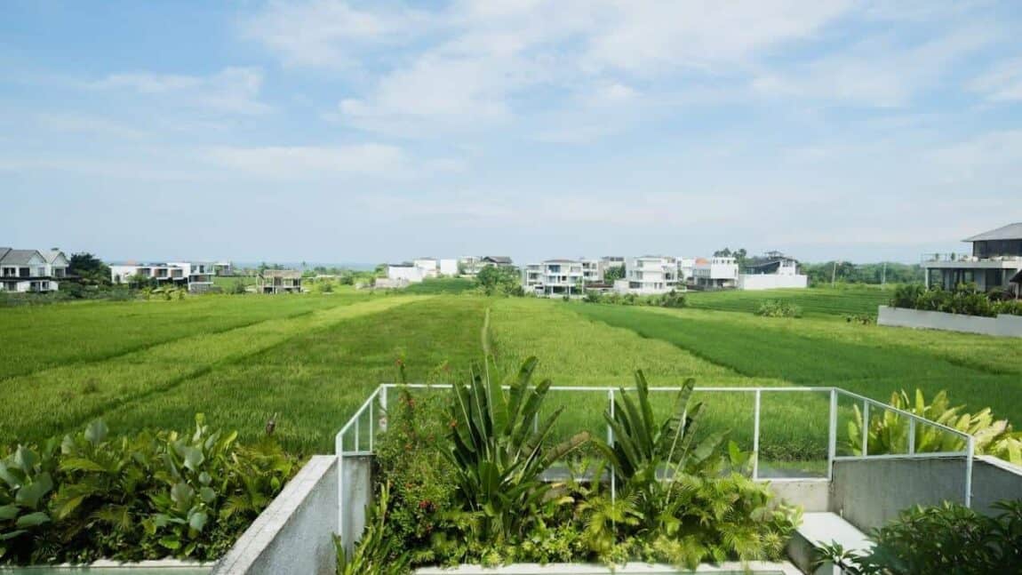 Modern 4-bedroom Villa with Rice Field & Ocean View in Cemagi