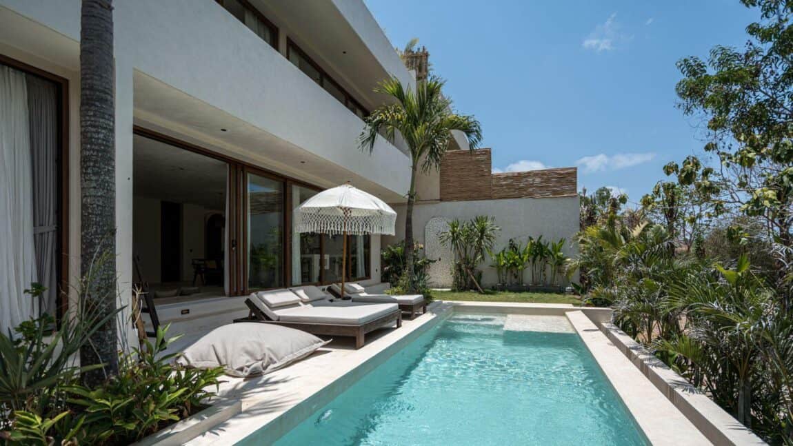 3-Bedroom Modern Tropical Villa for Sale – Uluwatu (Ocean & Jungle Views)