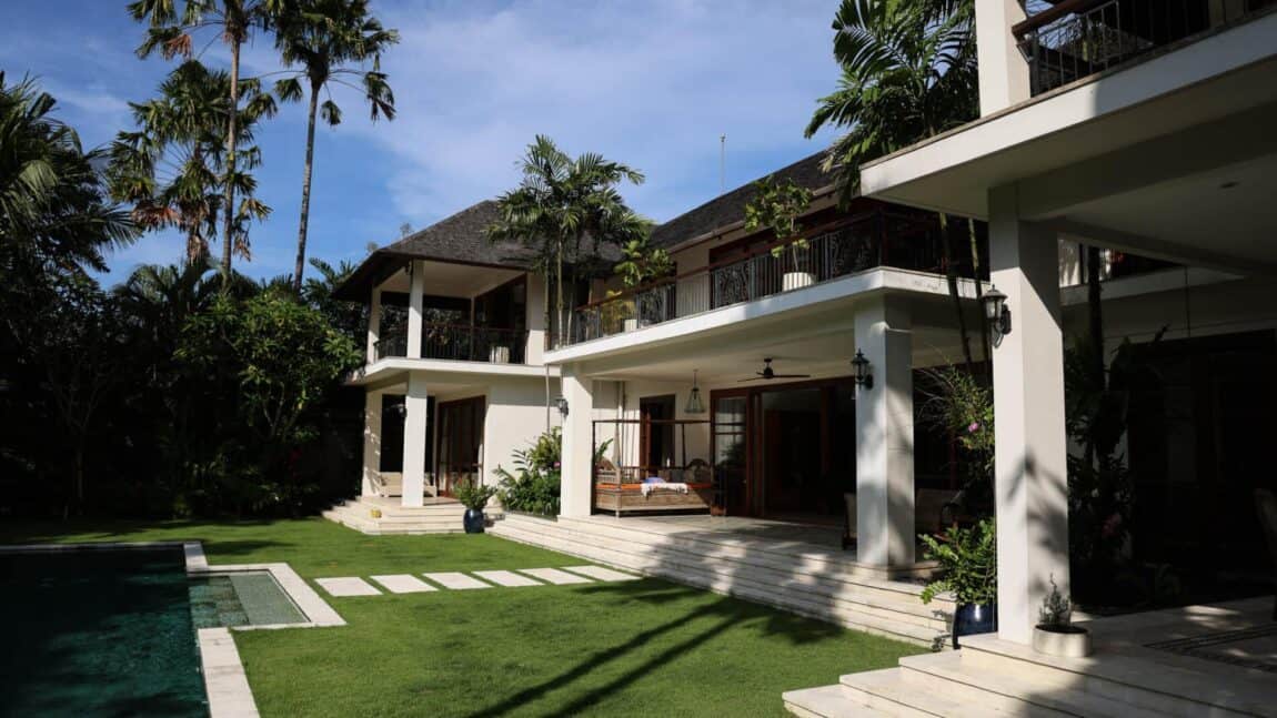 Pererenan residence, timeless tropical elegance