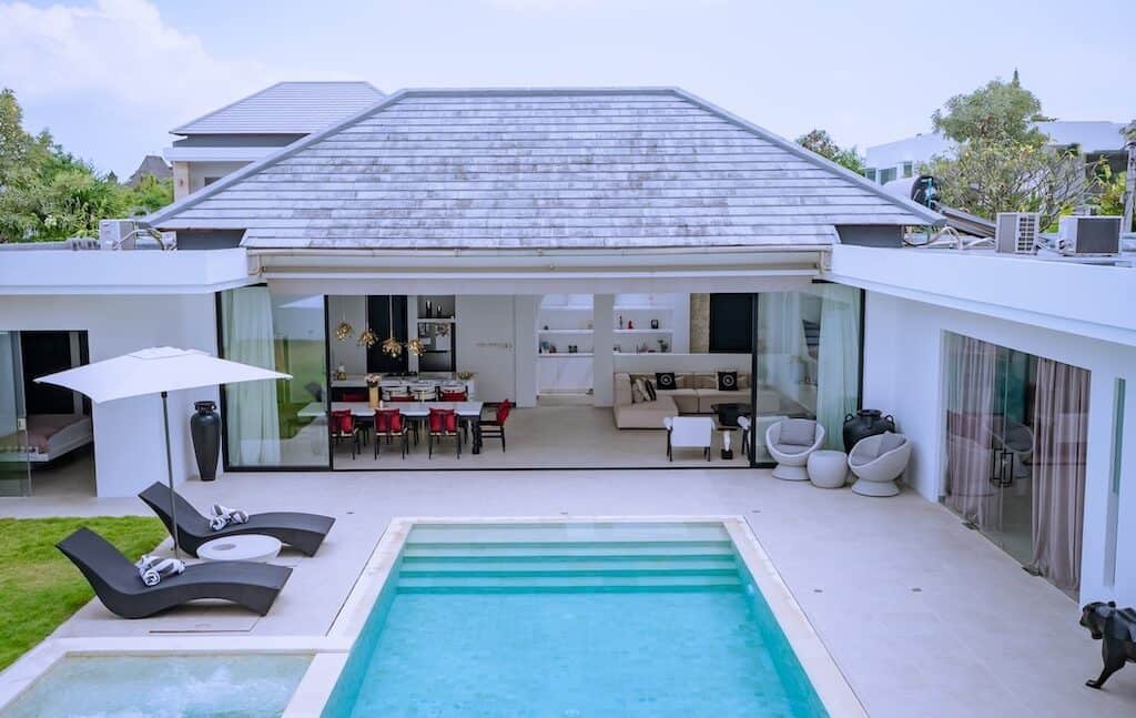 Prime 4-Bedroom Villa in Berawa with Jacuzzi & Water Slide – Leasehold