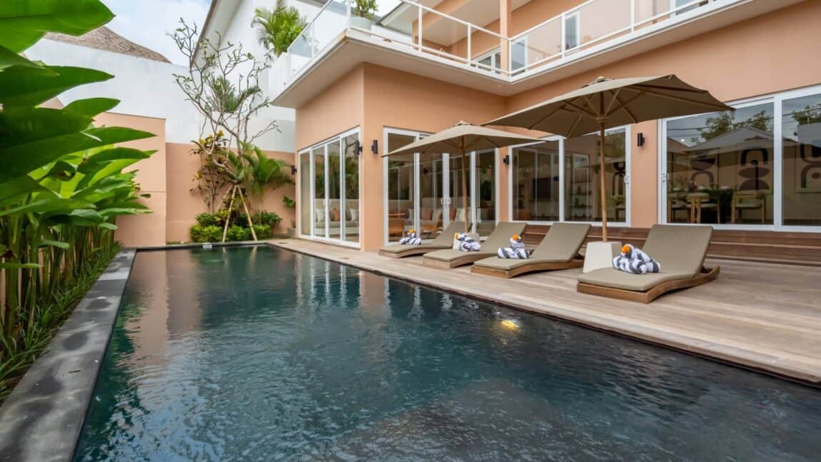 Brand new 4 bedrooms villa in Nyanyi Beachside