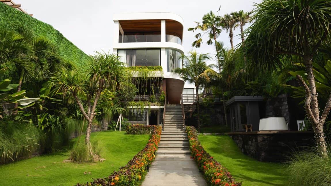 Luxurious 6-Bedroom Villa for Sale in Pererenan, Bali