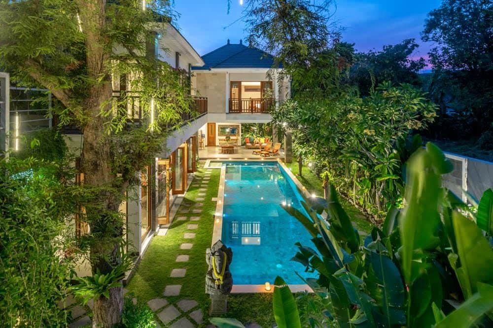 Grand Elite 3-Bedroom Villa with Rooftop Bliss and High Returns in the Heart of Seminyak