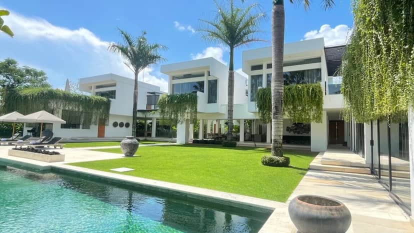 5-bedroom leasehold villa in Buduk/Mengwi — photo 2 of 5