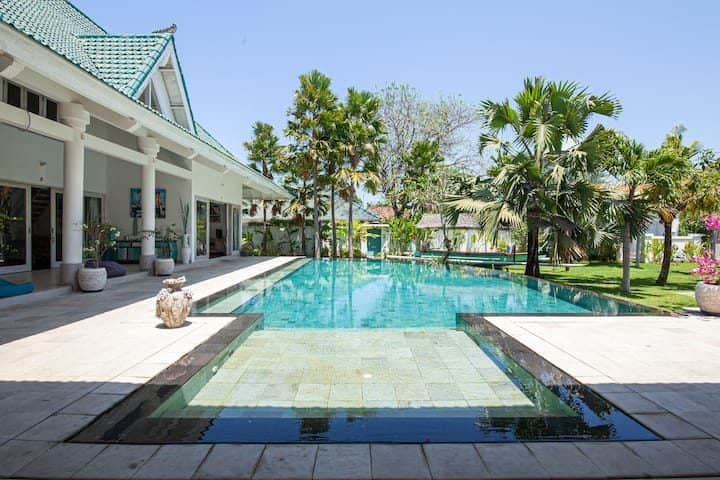 9-bedroom leasehold villa in Sanur — photo 2 of 5