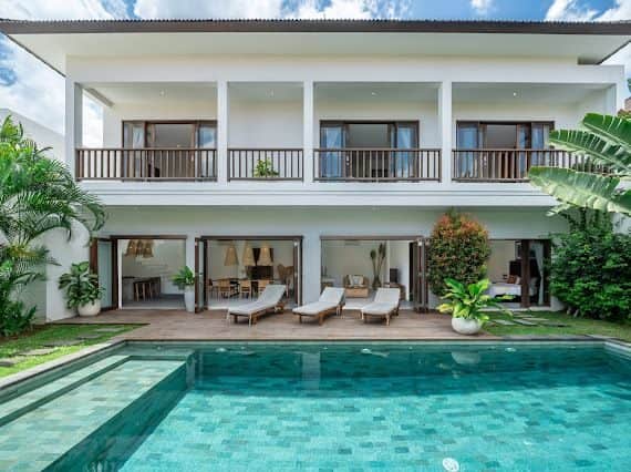 4-Bedroom Leasehold in the Heart of Canggu – Prime Batu Bolong Area