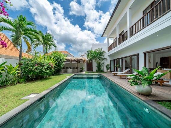 4-bedroom leasehold villa in Canggu — photo 2 of 5