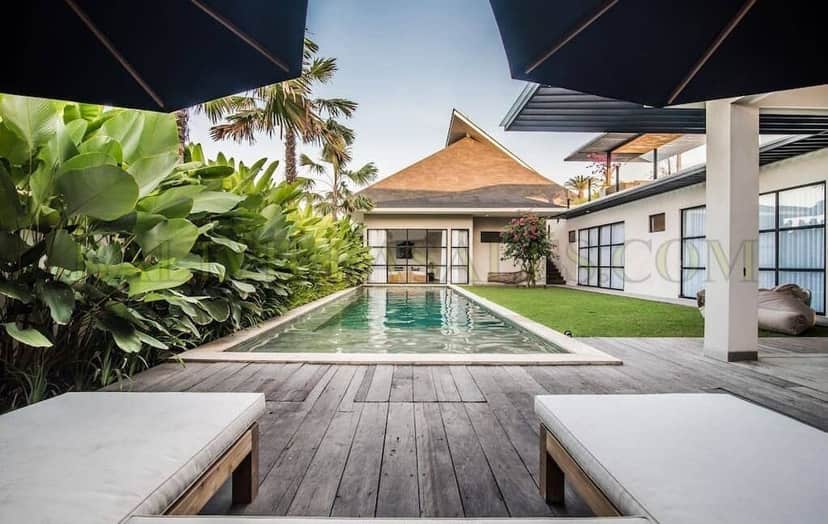 5-bedroom leasehold villa in Berawa — photo 2 of 5