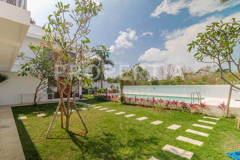 6-bedroom freehold villa in Bingin — photo 2 of 5